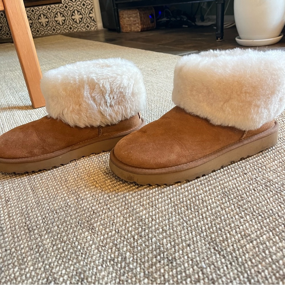 Women’s UGG Classic Mini Fluff in Chesnut